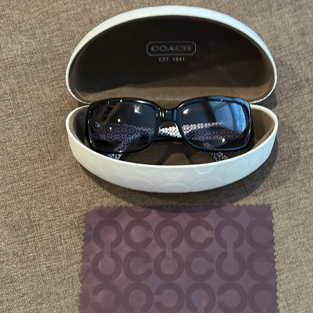 Coach new sunglasses Samantha black , case and cleaning cloth included